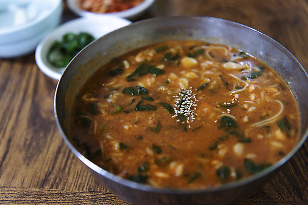 포토 JPG 여행 실내 사람없음 식당 봄 국내여행 어죽 국내포토 예산군 계절 음식 내부 상점 충청남도 파일형식