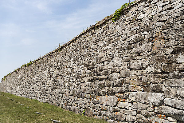 포토 JPG 주간 여행 한국건축 유적지 하늘 돌담 풍경 사람없음 야외 관광지 봄 문화재 성 성벽 국내여행 명승지 사적지 해미읍성 국내포토 자연요소 건축물 계절 건축 고건축 담장 돌_바위 서산 파일형식