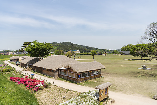 포토 JPG 주간 여행 한국건축 유적지 풍경 사람없음 야외 관광지 봄 문화재 성 국내여행 명승지 사적지 해미읍성 국내포토 자연요소 건축물 계절 건축 고건축 서산 파일형식