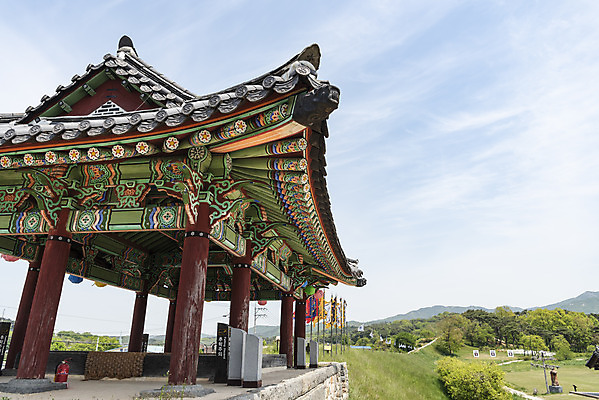 포토 JPG 주간 구름 여행 한국건축 유적지 하늘 단청문양 풍경 사람없음 야외 관광지 봄 문화재 국내여행 명승지 사적지 해미읍성 국내포토 자연요소 문양 계절 건축 고건축 단청 서산 파일형식