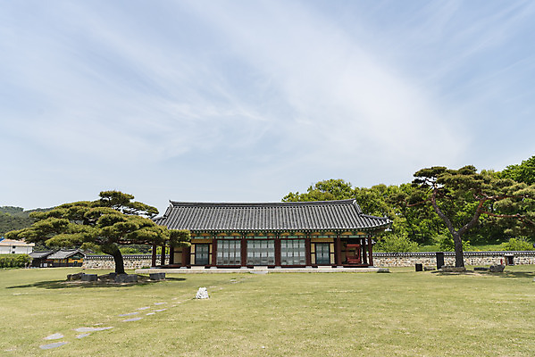 포토 JPG 주간 나무 구름 여행 한국건축 유적지 하늘 풍경 사람없음 야외 관광지 봄 문화재 소나무 국내여행 명승지 사적지 해미읍성 국내포토 자연요소 식물 계절 건축 고건축 서산 파일형식
