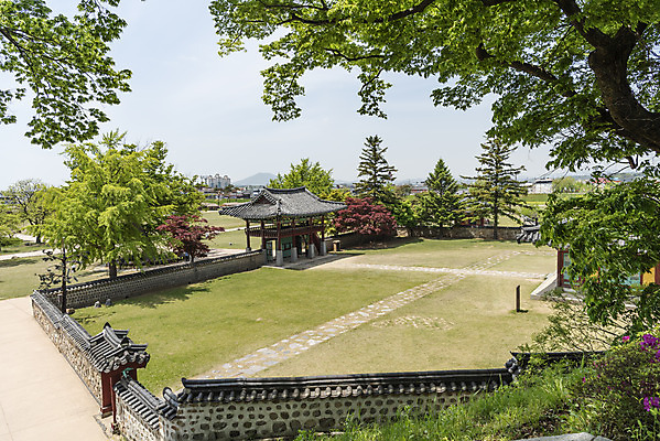 포토 JPG 주간 나무 여행 한국건축 유적지 풍경 사람없음 야외 관광지 봄 문화재 국내여행 명승지 사적지 기와담장 해미읍성 국내포토 자연요소 식물 계절 건축 고건축 기와 담장 서산 파일형식