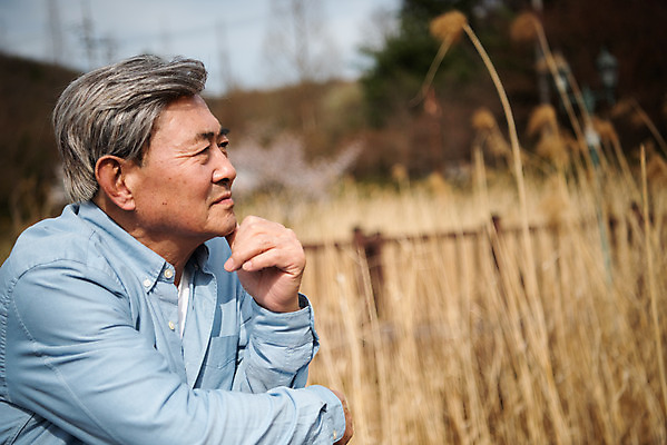 포토 JPG 주간 응시 공원 할아버지 노년 남자 생각 한명 서기 상반신 야외 옆모습 산책 한국인 고민 70대 사색 노인남자한명만 갈대습지 국내포토 자연요소 1 시선 공공시설 감정 뷰포인트 모션 휴식 사람 동양인 성인 습지 남자한명만 노인남자만 파일형식