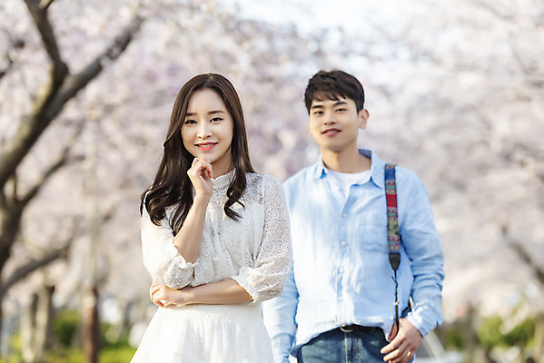 포토 JPG 주간 커플 여자 남자 행복 커플라이프 여행 데이트 사랑 서기 미소 사람 상반신 20대 성인 야외 두명 앞모습 30대 제주도 맑음 다정 봄 한국인 벚꽃 국내여행 벚꽃축제 제주도여행 성인만 국내포토 자연요소 라이프스타일 계절 꽃 감정 뷰포인트 컨셉 관계 모션 날씨 한국 표정 동양인 청년 장년 축제 꽃축제 파일형식