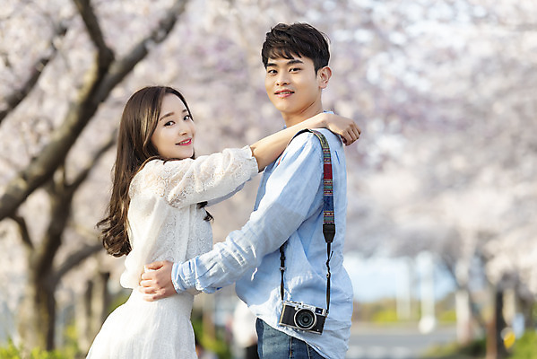 포토 JPG 주간 커플 여자 남자 행복 커플라이프 여행 데이트 사랑 서기 미소 사람 상반신 20대 성인 야외 두명 옆모습 30대 제주도 맑음 다정 봄 한국인 벚꽃 국내여행 벚꽃축제 제주도여행 성인만 국내포토 자연요소 라이프스타일 계절 꽃 감정 뷰포인트 컨셉 관계 모션 날씨 한국 표정 동양인 청년 장년 축제 꽃축제 파일형식