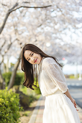 포토 JPG 주간 우먼라이프 여자 행복 여행 한명 서기 미소 상반신 20대 성인 야외 옆모습 제주도 맑음 봄 한국인 벚꽃 즐거움 국내여행 벚꽃축제 제주도여행 성인여자한명만 국내포토 자연요소 1 라이프스타일 계절 꽃 감정 뷰포인트 모션 날씨 한국 표정 사람 동양인 청년 축제 꽃축제 여자한명만 성인여자만 파일형식
