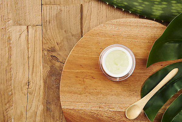 포토 JPG 스튜디오촬영 실내 사람없음 하이앵글 건강관리 화장품 신선 오브젝트 유기농 나무숟가락 나무쟁반 다육식물 몬스테라 알로에 플랫레이 갈색배경 사포나리아 알로에젤 나무배경 국내포토 식물 웰빙 뷰포인트 백그라운드 쟁반 건강 관리 내부 목재 뷰티 갈색 숟가락 플랫 젤 파일형식