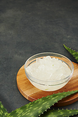 포토 JPG 스튜디오촬영 검은배경 실내 사람없음 건강관리 여러개 화장품 신선 가시 큐브 오브젝트 유기농 날카로움 나무쟁반 다육식물 알로에 사포나리아 알로에젤 국내포토 식물 웰빙 다수 백그라운드 쟁반 건강 관리 내부 목재 뷰티 검은색 젤 파일형식