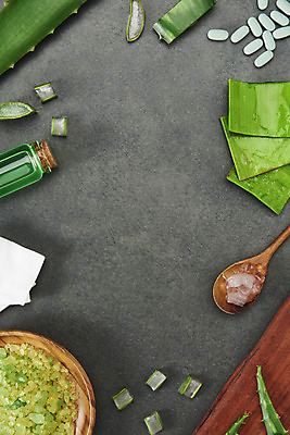 포토 JPG 스튜디오촬영 검은배경 단면 실내 사람없음 하이앵글 알약 건강관리 여러개 화장품 신선 오브젝트 유기농 나무숟가락 다육식물 알로에 입욕제 플랫레이 아로마오일 사포나리아 알로에젤 끈적임 국내포토 식물 웰빙 뷰포인트 다수 백그라운드 건강 관리 내부 뷰티 약 숟가락 검은색 플랫 오일_화장품 젤 파일형식