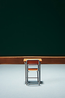 포토 JPG 스튜디오촬영 교육 의자 학용품 실내 사람없음 필기구 칠판 미니어처 책상 오브젝트 신학기 교육용품 국내포토 가구 문구용품 내부 모형 파일형식