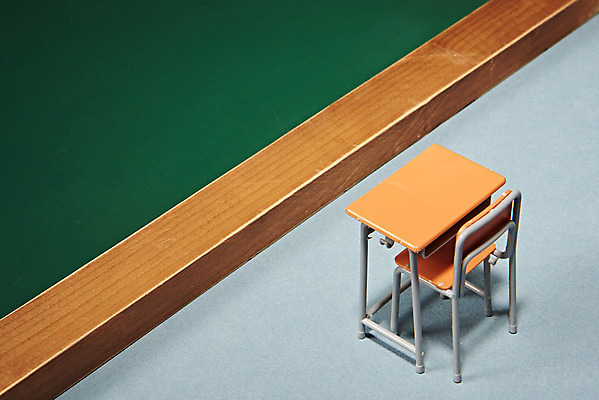 포토 JPG 스튜디오촬영 교육 의자 학용품 실내 사람없음 필기구 칠판 미니어처 책상 오브젝트 신학기 교육용품 국내포토 가구 문구용품 내부 모형 파일형식