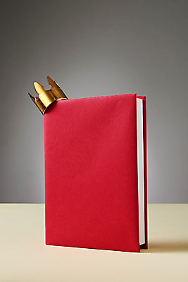 포토 JPG 스튜디오촬영 교육 회색배경 학용품 왕관 실내 사람없음 필기구 공책 오브젝트 신학기 교육용품 국내포토 백그라운드 문구용품 내부 회색 파일형식