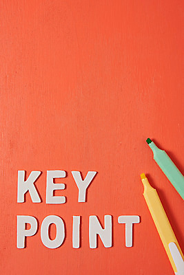 포토 JPG 스튜디오촬영 영어 교육 학용품 실내 사람없음 단어 하이앵글 필기구 오브젝트 신학기 교육용품 형광펜 플랫레이 강조 주황색배경 국내포토 문자 뷰포인트 백그라운드 문구용품 내부 펜 주황색 플랫 파일형식