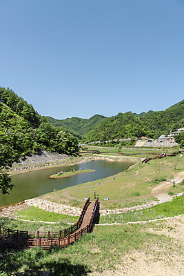 포토 JPG 주간 공원 여행 하늘 풍경 사람없음 야외 여름 관광지 국내여행 남한강 단양 명승지 수변공원 국내포토 자연요소 계절 공공시설 강 충청북도 파일형식