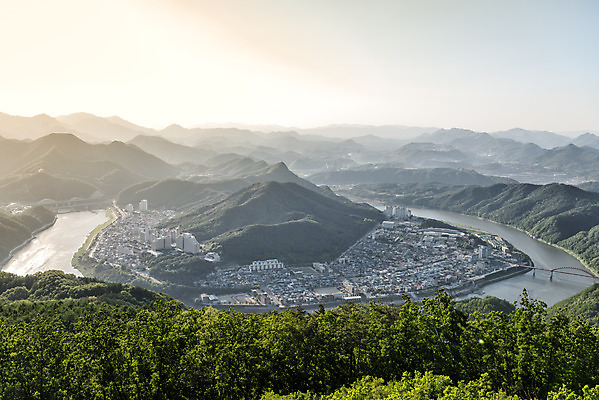포토 JPG 주간 여행 풍경 사람없음 야외 여름 관광지 국내여행 남한강 단양 명승지 양방산 고수대교 국내포토 자연요소 계절 산 강 다리_건축물 충청북도 파일형식
