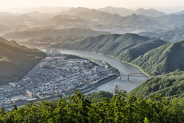 포토 JPG 주간 여행 풍경 사람없음 야외 여름 관광지 국내여행 남한강 단양 명승지 양방산 고수대교 국내포토 자연요소 계절 산 강 다리_건축물 충청북도 파일형식