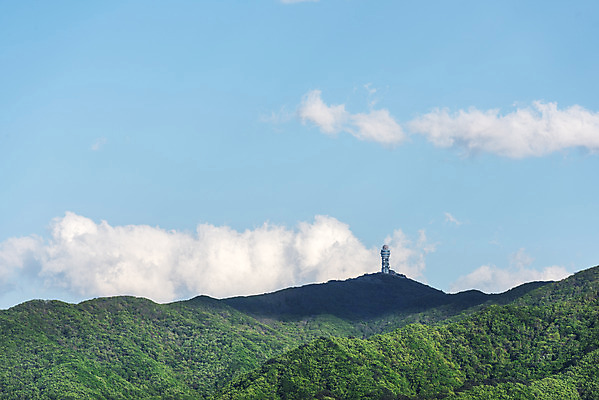 포토 JPG 주간 구름 여행 하늘 풍경 사람없음 야외 여름 관광지 국내여행 단양 명승지 소백산 양방산 제2연화봉 국내포토 자연요소 계절 산 봉우리 충청북도 파일형식