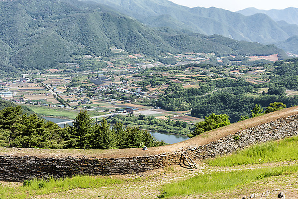 포토 JPG 주간 여행 풍경 사람없음 야외 여름 관광지 국내여행 단양 명승지 온달산성 석축산성 국내포토 자연요소 계절 충청북도 산성 파일형식