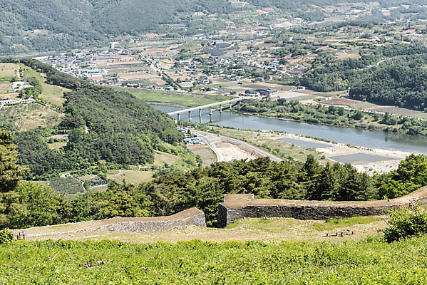 포토 JPG 주간 여행 풍경 사람없음 야외 여름 관광지 국내여행 단양 명승지 온달산성 석축산성 국내포토 자연요소 계절 충청북도 산성 파일형식