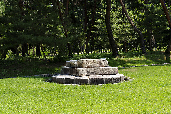 포토 JPG 주간 나무 한국전통 여행 유적지 풍경 사람없음 야외 여름 관광지 세계문화유산 문화재 역사 한국사 조선시대 우물 왕릉 조선왕릉 홍유릉 어정 유릉 국내포토 자연요소 식물 전통 계절 고건축 한국 남양주 파일형식