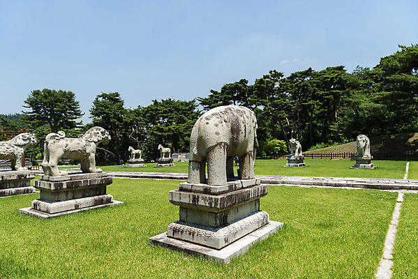 포토 JPG 주간 한국전통 여행 유적지 풍경 사람없음 야외 여름 관광지 세계문화유산 문화재 역사 한국사 조선시대 석조물 왕릉 조선왕릉 홍유릉 순종 순정효황후 홍유릉침전 유릉 국내포토 자연요소 전통 계절 고건축 한국 왕 여왕 남양주 파일형식