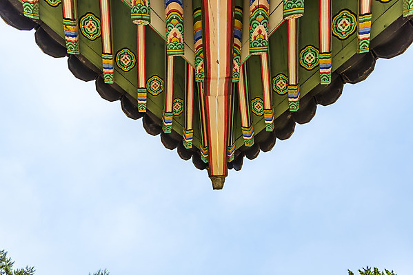 포토 JPG 주간 한국전통 로우앵글 여행 유적지 하늘 지붕 단청문양 풍경 사람없음 야외 여름 관광지 세계문화유산 문화재 역사 한국사 조선시대 명성황후 왕릉 조선왕릉 홍유릉 홍릉 고종 을미사변 국내포토 자연요소 전통 문양 계절 뷰포인트 고건축 한국 왕 단청 남양주 파일형식