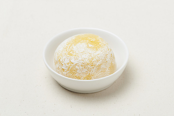 포토 JPG 스튜디오촬영 그릇 접시 디저트 실내 사람없음 한개 오브젝트 베이지색배경 단호박떡 국내포토 1 식기 음식 백그라운드 떡 내부 베이지색 파일형식