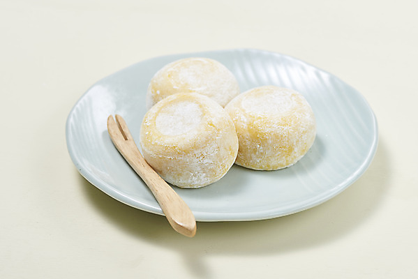 포토 JPG 스튜디오촬영 그릇 접시 포크 디저트 실내 사람없음 세개 오브젝트 베이지색배경 단호박떡 국내포토 식기 음식 백그라운드 떡 3 내부 베이지색 파일형식