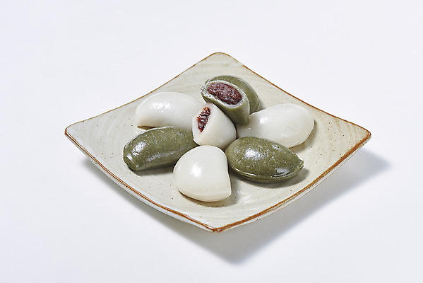 포토 JPG 스튜디오촬영 그릇 접시 단면 디저트 실내 사람없음 여러개 오브젝트 흰배경 개피떡 국내포토 식기 음식 다수 백그라운드 떡 내부 흰색 파일형식