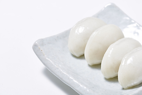 포토 JPG 스튜디오촬영 그릇 접시 디저트 실내 근접촬영 사람없음 여러개 오브젝트 흰배경 개피떡 국내포토 식기 음식 뷰포인트 다수 백그라운드 떡 내부 흰색 파일형식