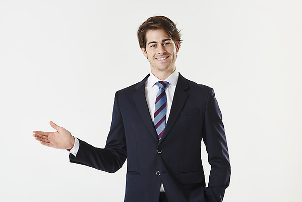 포토 JPG 스튜디오촬영 서양인 외국인 남자 비즈니스 성공 안내 실내 설명 한명 서기 미소 누끼 정장 손짓 상반신 성인 앞모습 30대 비즈니스맨 자신감 흰배경 성인남자한명만 국내포토 1 옷 감정 뷰포인트 백그라운드 컨셉 모션 표정 사람 인종 내부 장년 흰색 직장인 남자한명만 성인남자만 파일형식