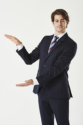 포토 JPG 스튜디오촬영 서양인 외국인 남자 비즈니스 성공 안내 실내 설명 한명 서기 미소 누끼 정장 손짓 상반신 성인 옆모습 30대 비즈니스맨 자신감 흰배경 성인남자한명만 국내포토 1 옷 감정 뷰포인트 백그라운드 컨셉 모션 표정 사람 인종 내부 장년 흰색 직장인 남자한명만 성인남자만 파일형식