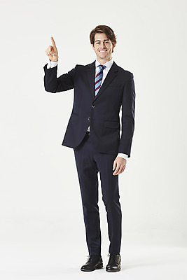 포토 JPG 스튜디오촬영 전신 서양인 외국인 응시 남자 비즈니스 성공 실내 한명 서기 누끼 정장 손짓 성인 앞모습 30대 터치 비즈니스맨 자신감 흰배경 성인남자한명만 국내포토 1 시선 옷 감정 뷰포인트 백그라운드 컨셉 모션 사람 인종 내부 장년 흰색 직장인 남자한명만 성인남자만 파일형식