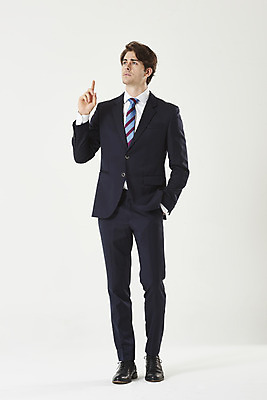 포토 JPG 스튜디오촬영 전신 서양인 외국인 남자 생각 비즈니스 성공 실내 한명 서기 누끼 정장 손짓 성인 앞모습 30대 터치 비즈니스맨 자신감 고민 흰배경 성인남자한명만 국내포토 1 옷 감정 뷰포인트 백그라운드 컨셉 모션 사람 인종 내부 장년 흰색 직장인 남자한명만 성인남자만 파일형식