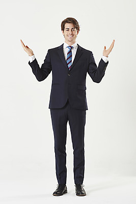 포토 JPG 스튜디오촬영 전신 서양인 외국인 남자 비즈니스 성공 안내 실내 한명 서기 미소 누끼 정장 손짓 성인 앞모습 30대 비즈니스맨 자신감 흰배경 성인남자한명만 국내포토 1 옷 감정 뷰포인트 백그라운드 컨셉 모션 표정 사람 인종 내부 장년 흰색 직장인 남자한명만 성인남자만 파일형식