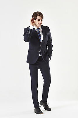 포토 JPG 스튜디오촬영 전신 서양인 외국인 남자 비즈니스 성공 실내 한명 서기 미소 누끼 정장 손짓 성인 앞모습 30대 듣기 비즈니스맨 자신감 흰배경 주머니손 의사소통 성인남자한명만 국내포토 1 옷 감정 뷰포인트 백그라운드 컨셉 모션 표정 사람 인종 내부 장년 흰색 직장인 남자한명만 성인남자만 파일형식