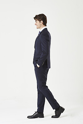포토 JPG 스튜디오촬영 전신 서양인 외국인 남자 비즈니스 성공 실내 한명 미소 누끼 정장 성인 옆모습 30대 걷기 비즈니스맨 자신감 흰배경 주머니손 성인남자한명만 국내포토 1 옷 감정 뷰포인트 백그라운드 컨셉 모션 표정 사람 인종 내부 장년 흰색 직장인 남자한명만 성인남자만 파일형식