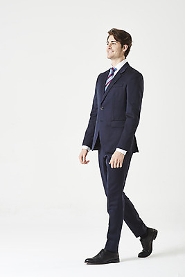 포토 JPG 스튜디오촬영 전신 서양인 외국인 응시 남자 비즈니스 성공 실내 한명 미소 누끼 정장 성인 옆모습 30대 걷기 비즈니스맨 자신감 흰배경 성인남자한명만 국내포토 1 시선 옷 감정 뷰포인트 백그라운드 컨셉 모션 표정 사람 인종 내부 장년 흰색 직장인 남자한명만 성인남자만 파일형식