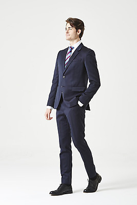 포토 JPG 스튜디오촬영 전신 서양인 외국인 응시 남자 비즈니스 성공 실내 한명 누끼 정장 성인 옆모습 30대 걷기 비즈니스맨 자신감 흰배경 주머니손 성인남자한명만 국내포토 1 시선 옷 감정 뷰포인트 백그라운드 컨셉 모션 사람 인종 내부 장년 흰색 직장인 남자한명만 성인남자만 파일형식