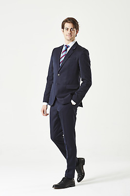 포토 JPG 스튜디오촬영 전신 서양인 외국인 남자 비즈니스 성공 실내 한명 서기 미소 누끼 정장 성인 옆모습 30대 비즈니스맨 자신감 흰배경 주머니손 성인남자한명만 국내포토 1 옷 감정 뷰포인트 백그라운드 컨셉 모션 표정 사람 인종 내부 장년 흰색 직장인 남자한명만 성인남자만 파일형식