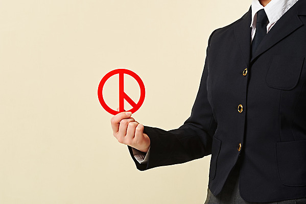 포토 JPG 스튜디오촬영 여자 교복 고등학생 실내 한명 들기 상반신 옆모습 10대 선택 투표 선거 민주주의 사회이슈 오브젝트 국회의원 노란배경 선거권 기표문양 유권자 대통령선거 국내포토 직업 1 학생 문양 옷 뷰포인트 백그라운드 컨셉 모션 청소년 사람 내부 노란색 파일형식