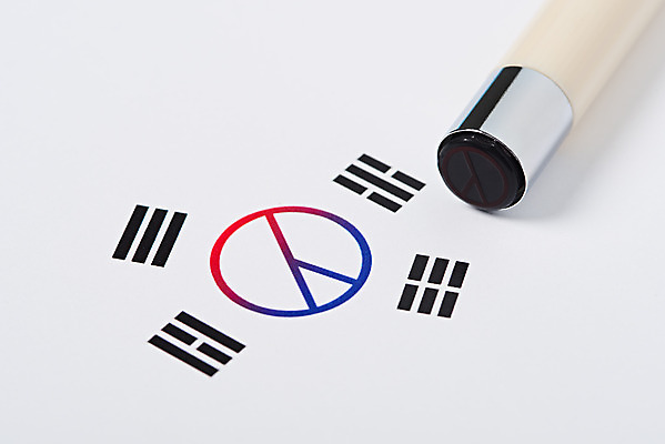 포토 JPG 스튜디오촬영 실내 사람없음 도장 선택 태극기 투표 선거 민주주의 사회이슈 오브젝트 흰배경 국회의원 선거권 기표문양 대통령선거 국내포토 직업 문양 백그라운드 컨셉 내부 흰색 국기 파일형식