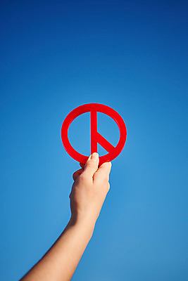 포토 JPG 주간 손 여자 하늘 들기 20대 야외 신체부위 선택 투표 선거 민주주의 사회이슈 오브젝트 국회의원 선거권 기표문양 유권자 대통령선거 국내포토 자연요소 직업 문양 컨셉 모션 사람 청년 파일형식