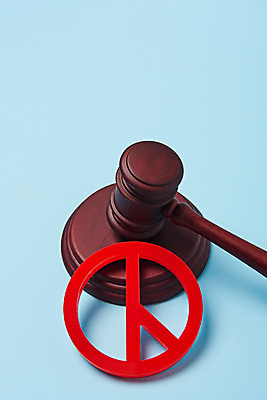 포토 JPG 스튜디오촬영 실내 사람없음 선택 투표 선거 민주주의 사회이슈 오브젝트 파란배경 의사봉 국회의원 선거권 기표문양 대통령선거 국내포토 직업 문양 백그라운드 컨셉 내부 파란색 파일형식