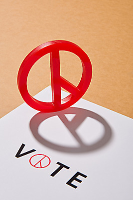 포토 JPG 스튜디오촬영 종이 실내 사람없음 선택 투표 선거 민주주의 사회이슈 오브젝트 국회의원 선거권 기표문양 주황색배경 대통령선거 국내포토 직업 문양 백그라운드 컨셉 내부 주황색 파일형식