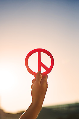 포토 JPG 주간 손 여자 하늘 20대 야외 신체부위 선택 투표 선거 민주주의 사회이슈 오브젝트 국회의원 선거권 기표문양 유권자 대통령선거 국내포토 자연요소 직업 문양 컨셉 사람 청년 파일형식