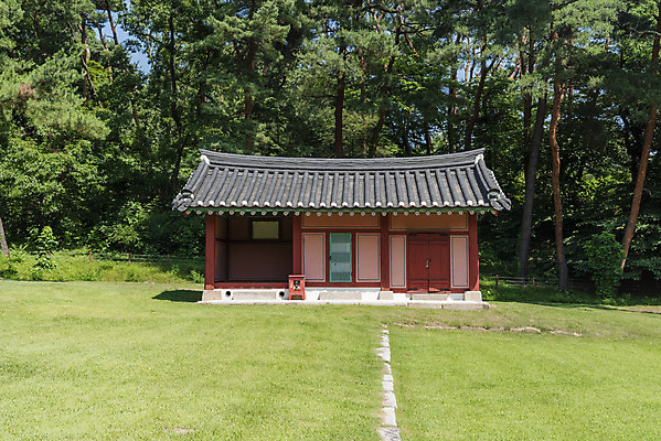 포토 JPG 주간 한국전통 여행 유적지 풍경 사람없음 야외 여름 관광지 세계문화유산 문화재 역사 한국사 조선시대 왕릉 조선왕릉 수라간 동구릉 현릉 동원이강릉 문종 현덕왕후 국내포토 구리시 자연요소 전통 계절 고건축 한국 왕 경기도 파일형식 왕후 구리_지역