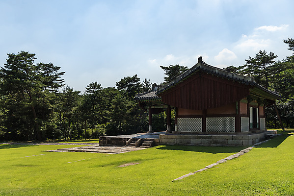 포토 JPG 주간 한국전통 여행 유적지 풍경 사람없음 야외 여름 관광지 세계문화유산 문화재 역사 한국사 조선시대 왕릉 정자각 조선왕릉 동구릉 현릉 동원이강릉 문종 현덕왕후 국내포토 구리시 자연요소 전통 계절 고건축 한국 왕 경기도 파일형식 왕후 구리_지역