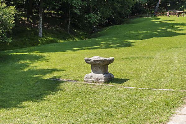 포토 JPG 주간 한국전통 여행 유적지 풍경 사람없음 야외 여름 관광지 세계문화유산 문화재 역사 한국사 조선시대 왕릉 조선왕릉 태조 동구릉 건원릉 국내포토 구리시 자연요소 전통 계절 고건축 한국 왕 경기도 파일형식 구리_지역