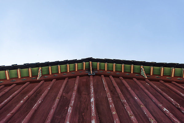 포토 JPG 주간 한국전통 로우앵글 여행 유적지 하늘 단청문양 풍경 사람없음 야외 여름 관광지 세계문화유산 문화재 역사 한국사 조선시대 왕릉 정자각 조선왕릉 동구릉 휘릉 장렬왕후 국내포토 구리시 자연요소 전통 문양 계절 뷰포인트 고건축 한국 단청 경기도 파일형식 왕후 구리_지역